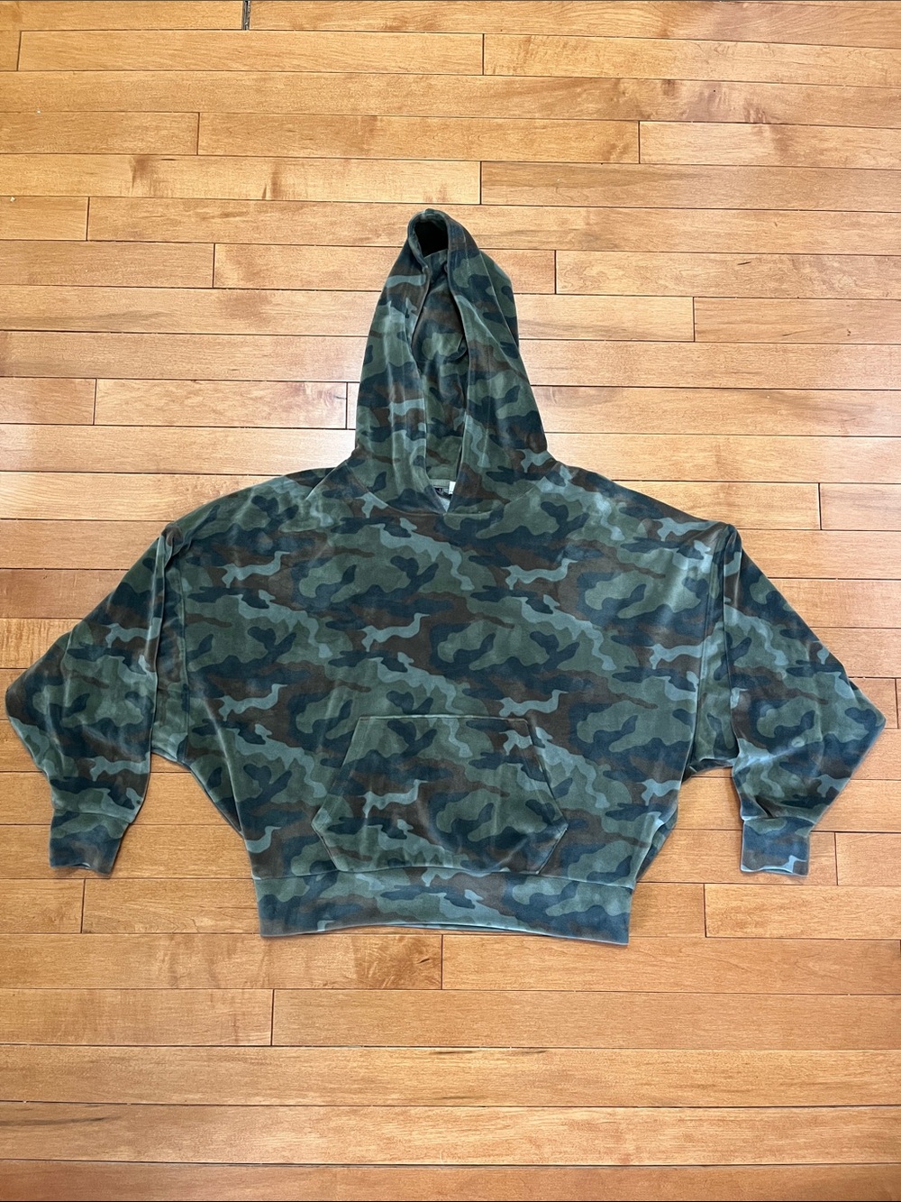 American Eagle Outfitters “Cozy Ever After” Velour Cropped Oversized Hoodie Camo